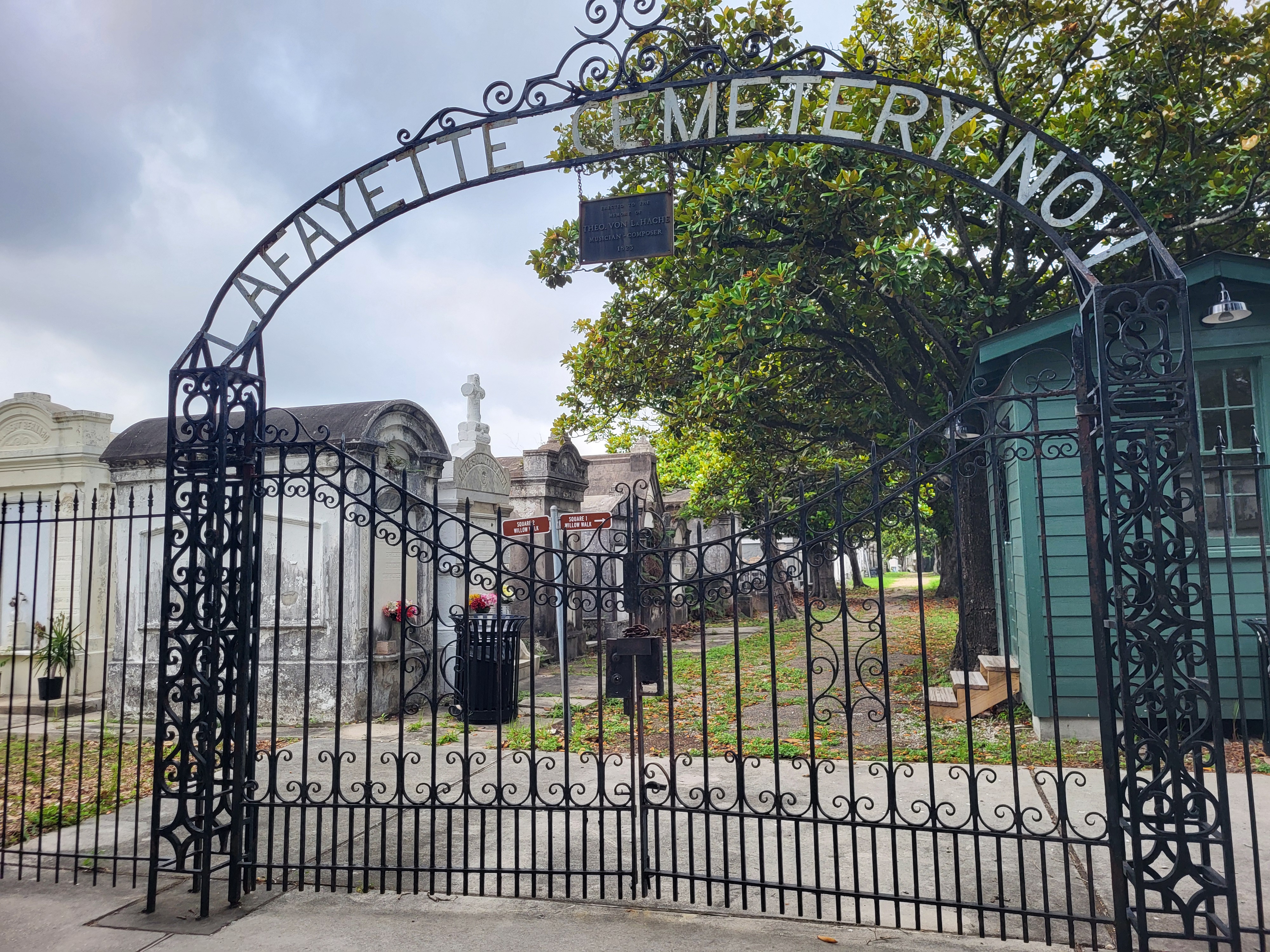 Exploring the Warehouse & Garden Districts- New Orleans {Louisiana}