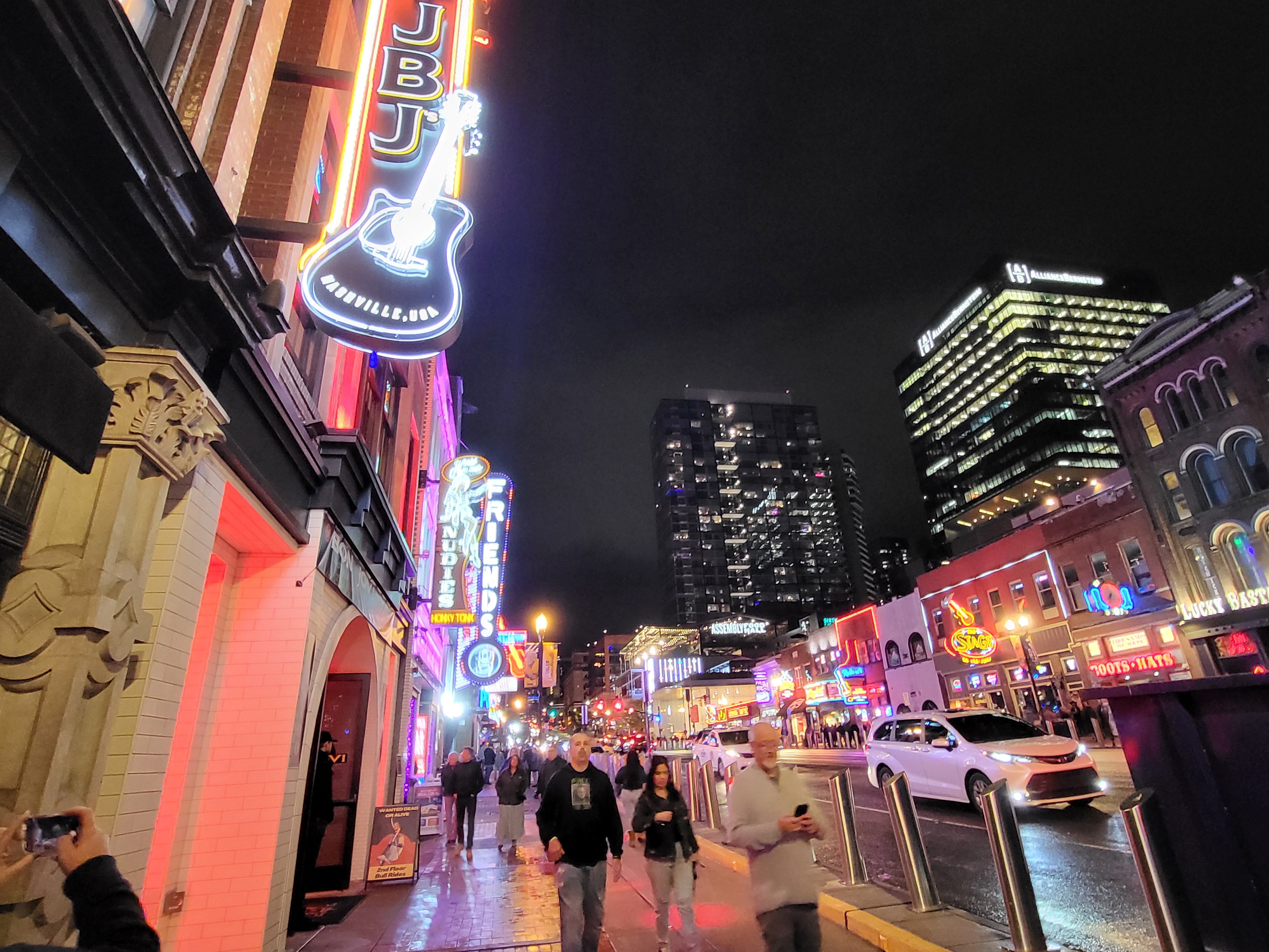 Boos, Booze, & Broadway : A Review of Nashville’s Haunted Pub Crawl