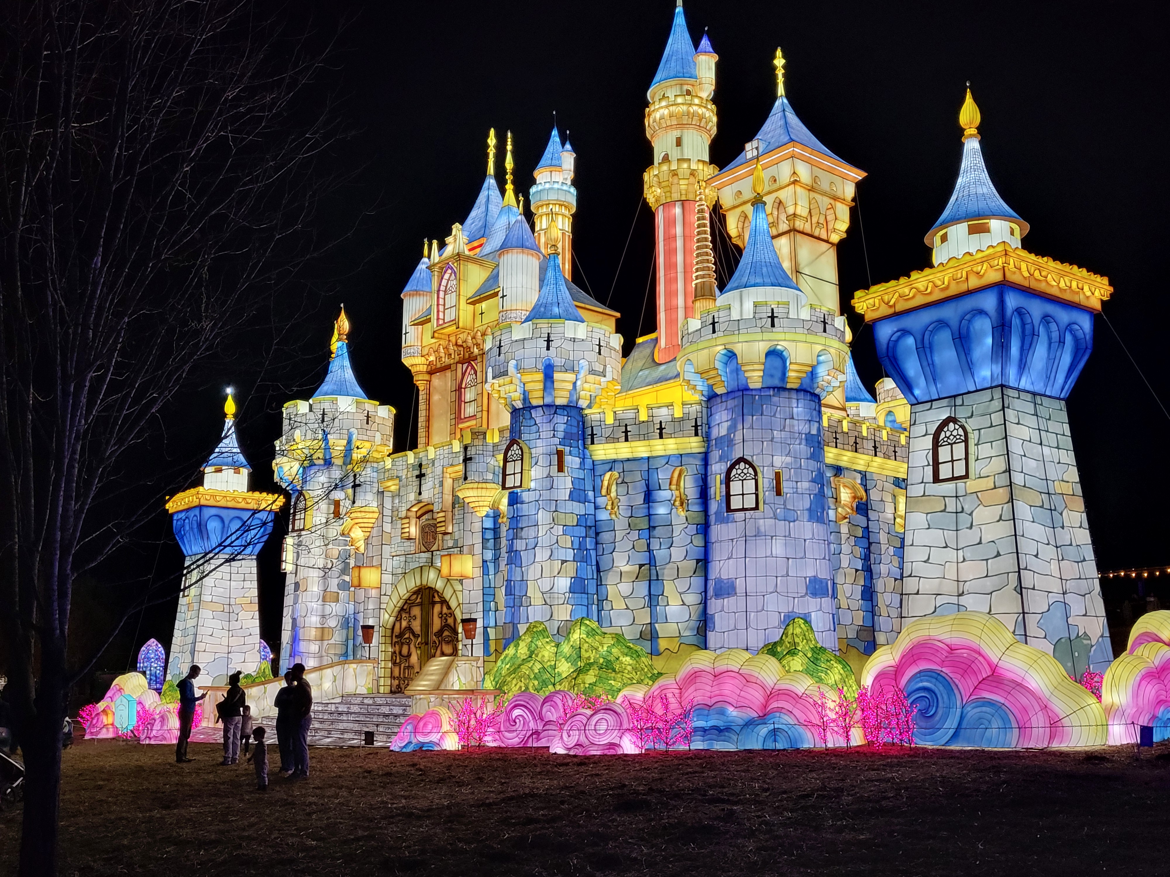 Experiencing the Magic of Zoolumination- Nashville Zoo {Tennessee}